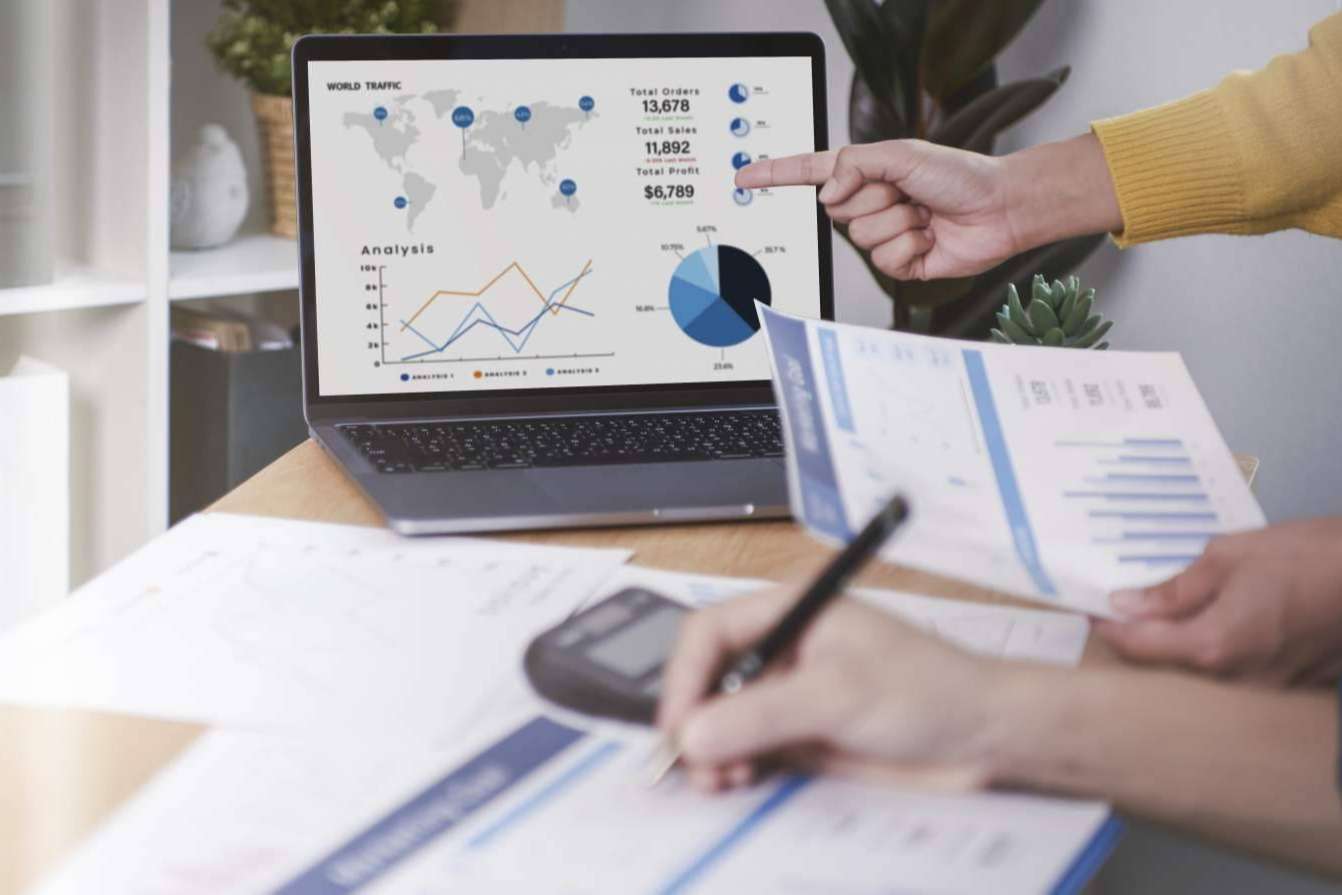 Las características de una web corporativa, según 2grow.ad