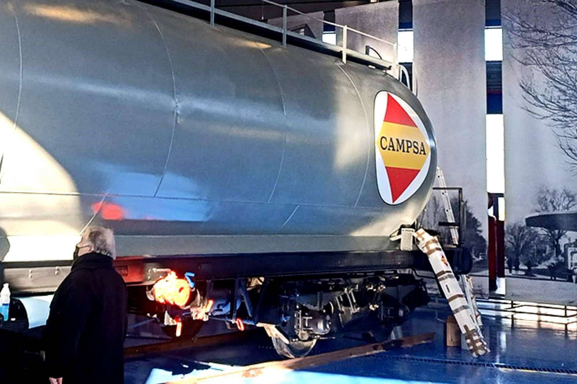 Un histórico vagón cisterna de CAMPSA restaurado por la Fundación del Patrimonio Ferroviario