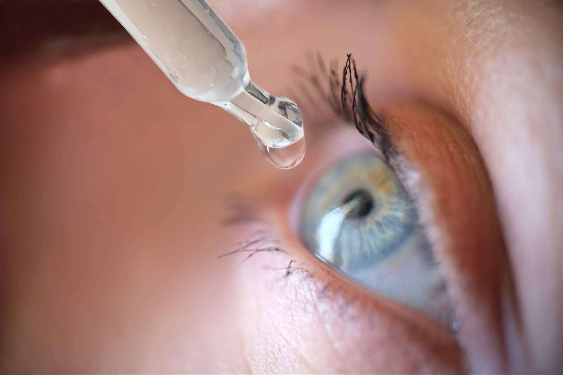 AYDOAGUA ofrece gotas de ojos de eufrasia. Qué son o cómo escogerlas y para qué sirven