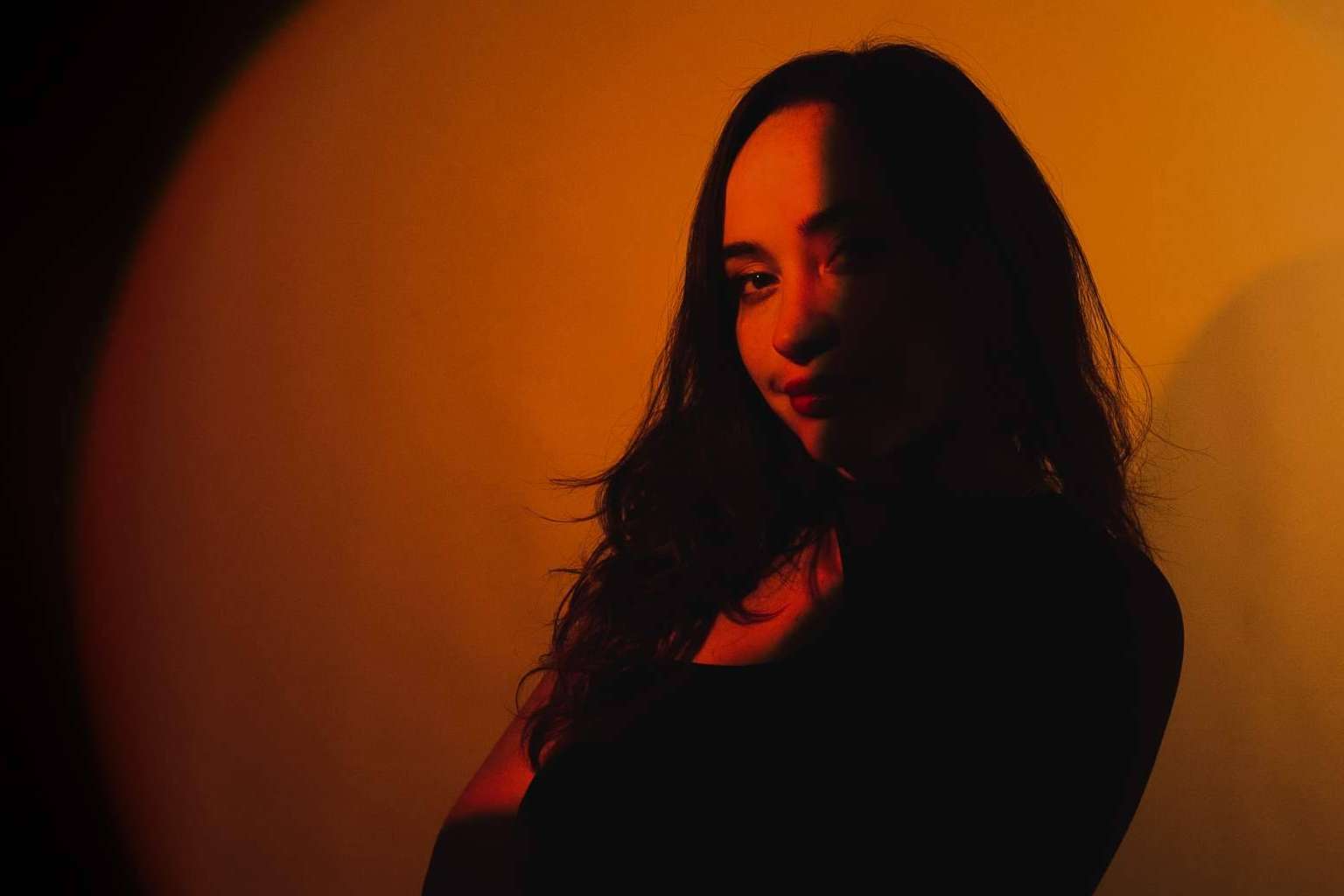 La ingeniera de vídeo, Vj Alejandra, está detrás de los grandes shows de reggaetón