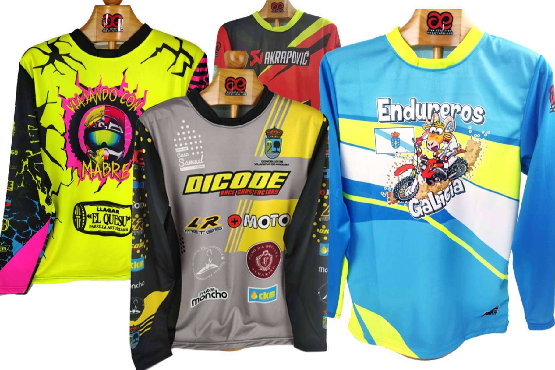 Una opción de confianza para hacerse con una equipación motocross personalizada, ADHESIVOSEMBARRADOS