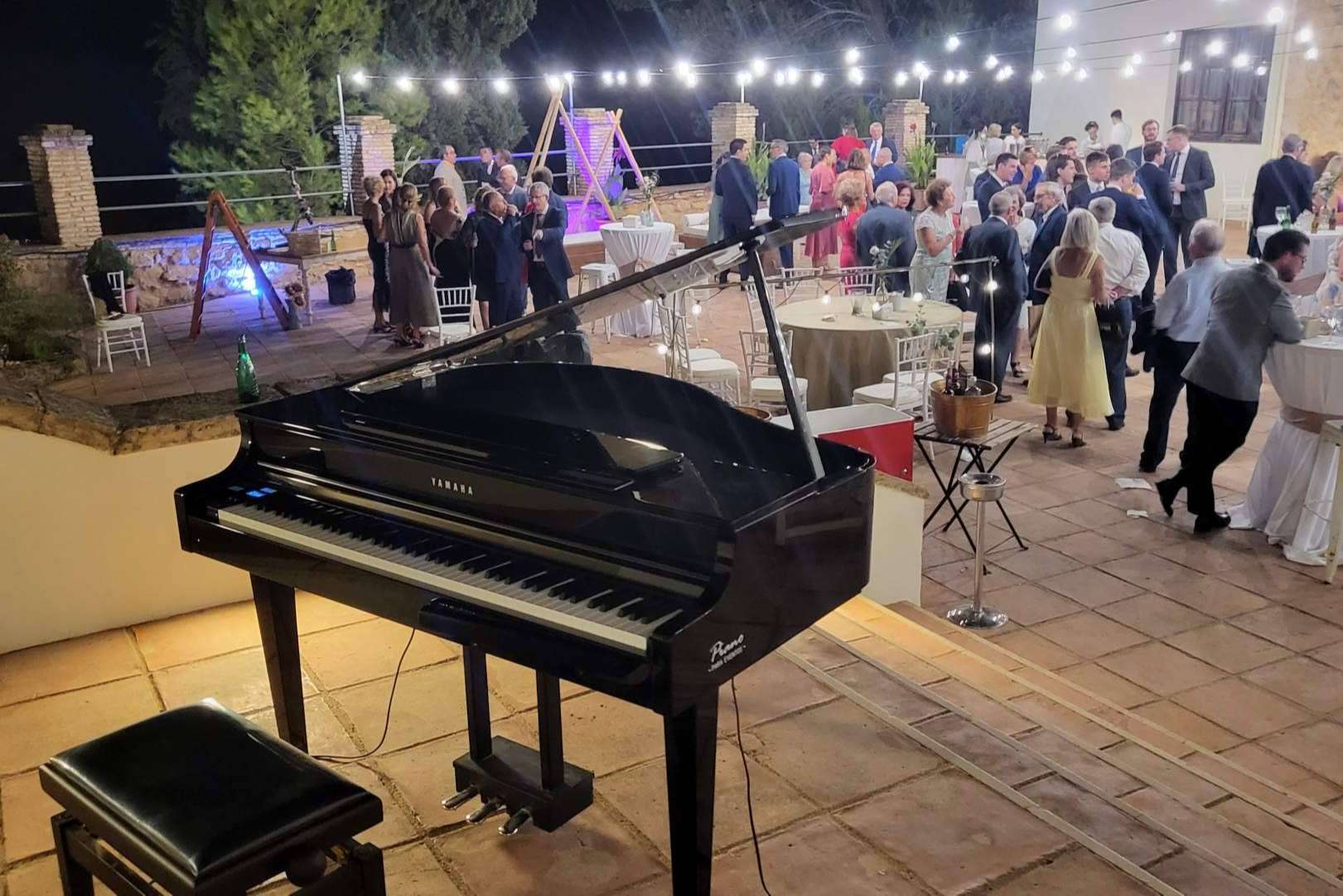 Alquiler de piano con o sin pianistas para un evento de empresa, de la mano de Piano Para Eventos