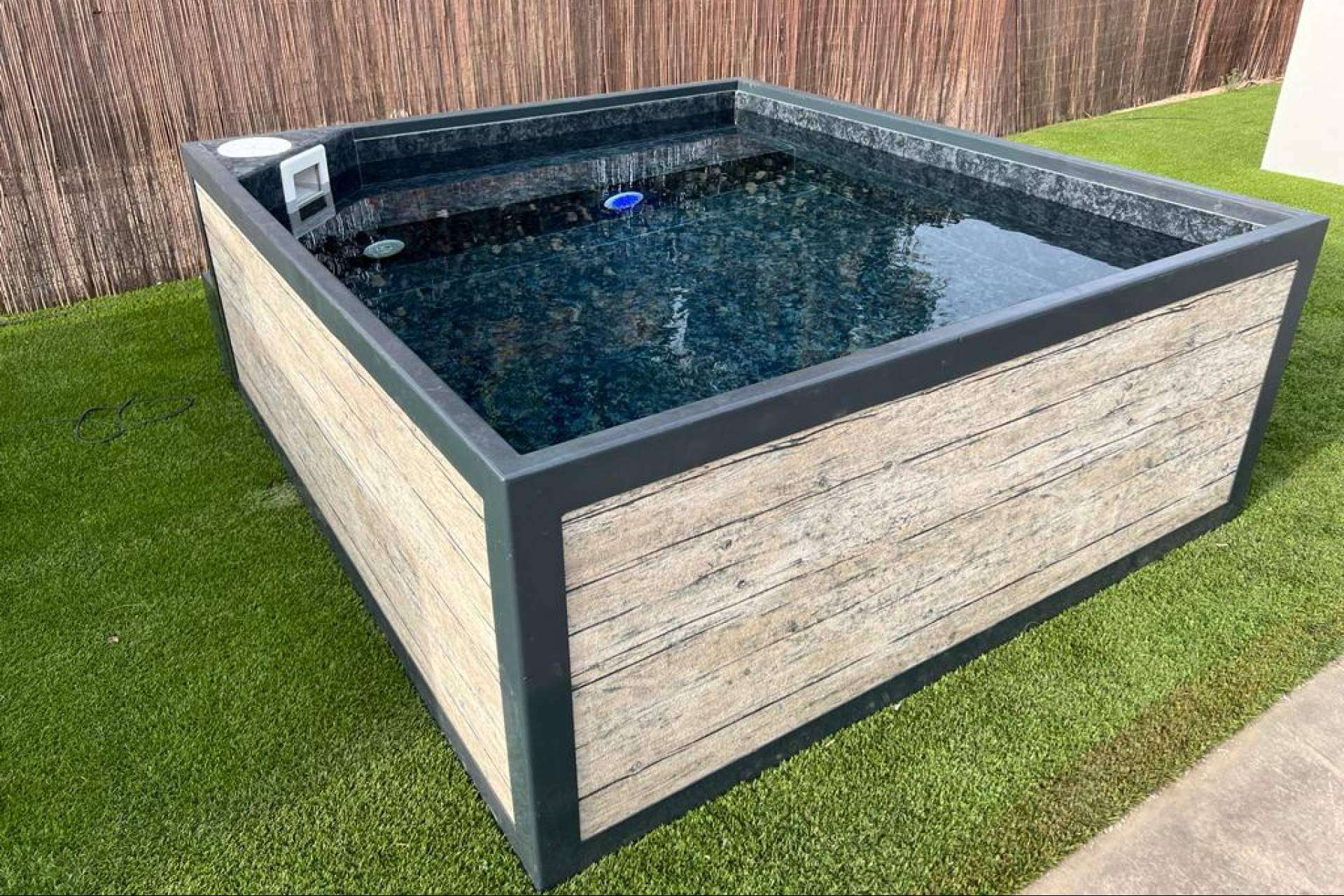Esencial Pool presenta sus modelos con descuento para el Black Friday