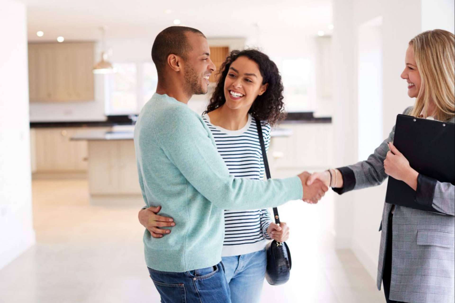 Desde la consulta inicial hasta el servicio posventa, Kensington International ofrece servicios de calidad para la venta de pisos y casas