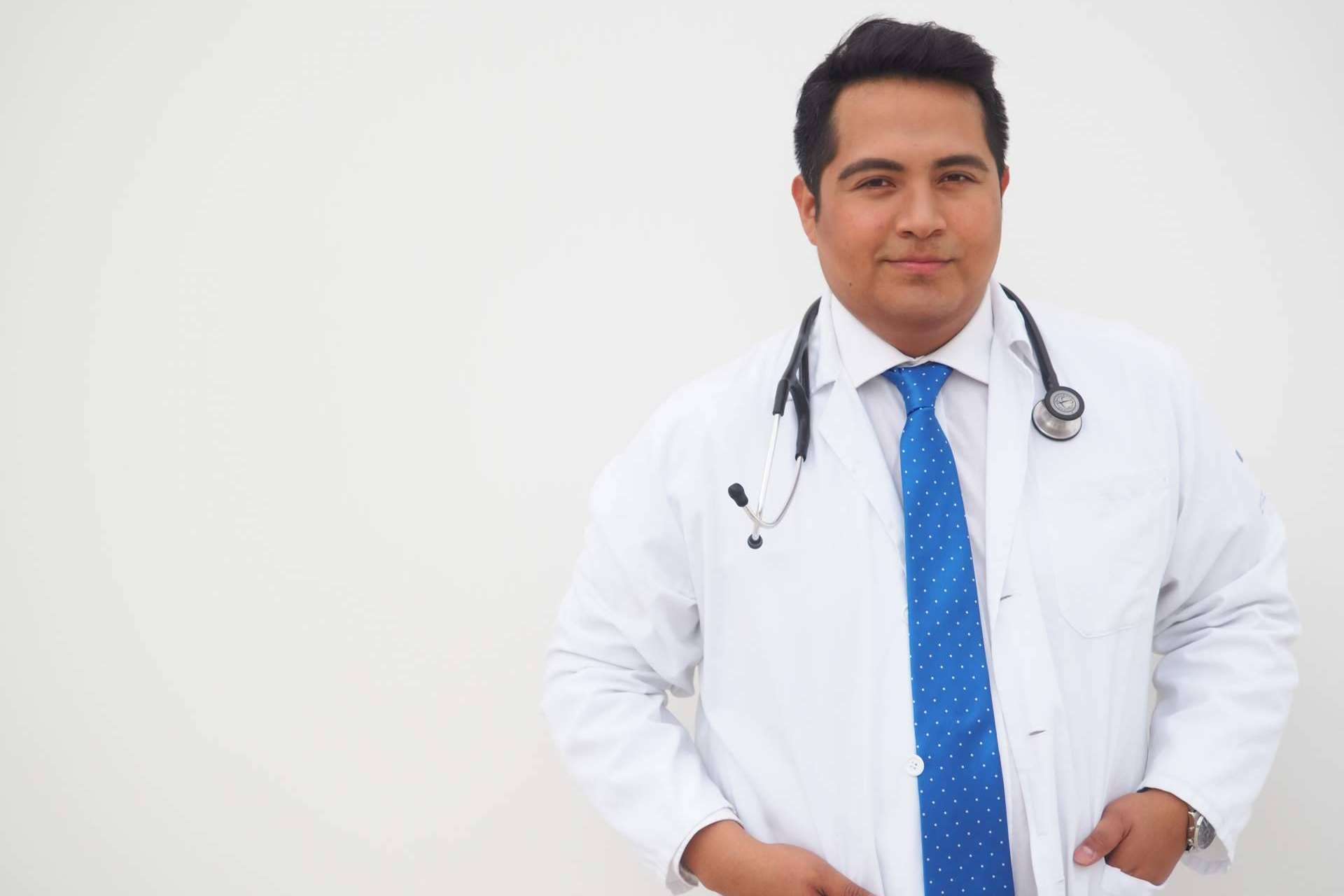 Quién es el doctor Espinosa Custodio y cuáles son los beneficios de la técnica FUE-DHI