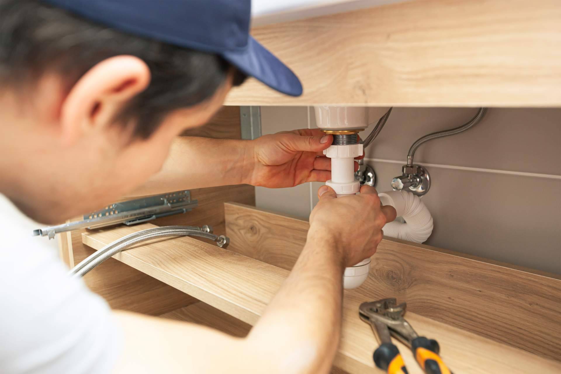 Contratar fontaneros en Marbella 24h con los servicios de Soluciones González