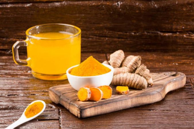 Agua de cúrcuma para eliminar mocos de la garganta