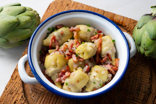 Alcachofas con jamón: el plato con el que te chuparás los dedos este invierno
