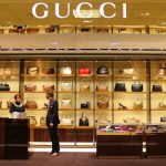 Kering retrasa hasta 2029 la opción de comprar Valentino y gana tiempo para reforzar su posición financiera