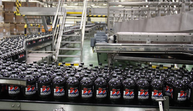 El tropiezo estratégico de PepsiCo: adiós al objetivo de plásticos envasados para 2025