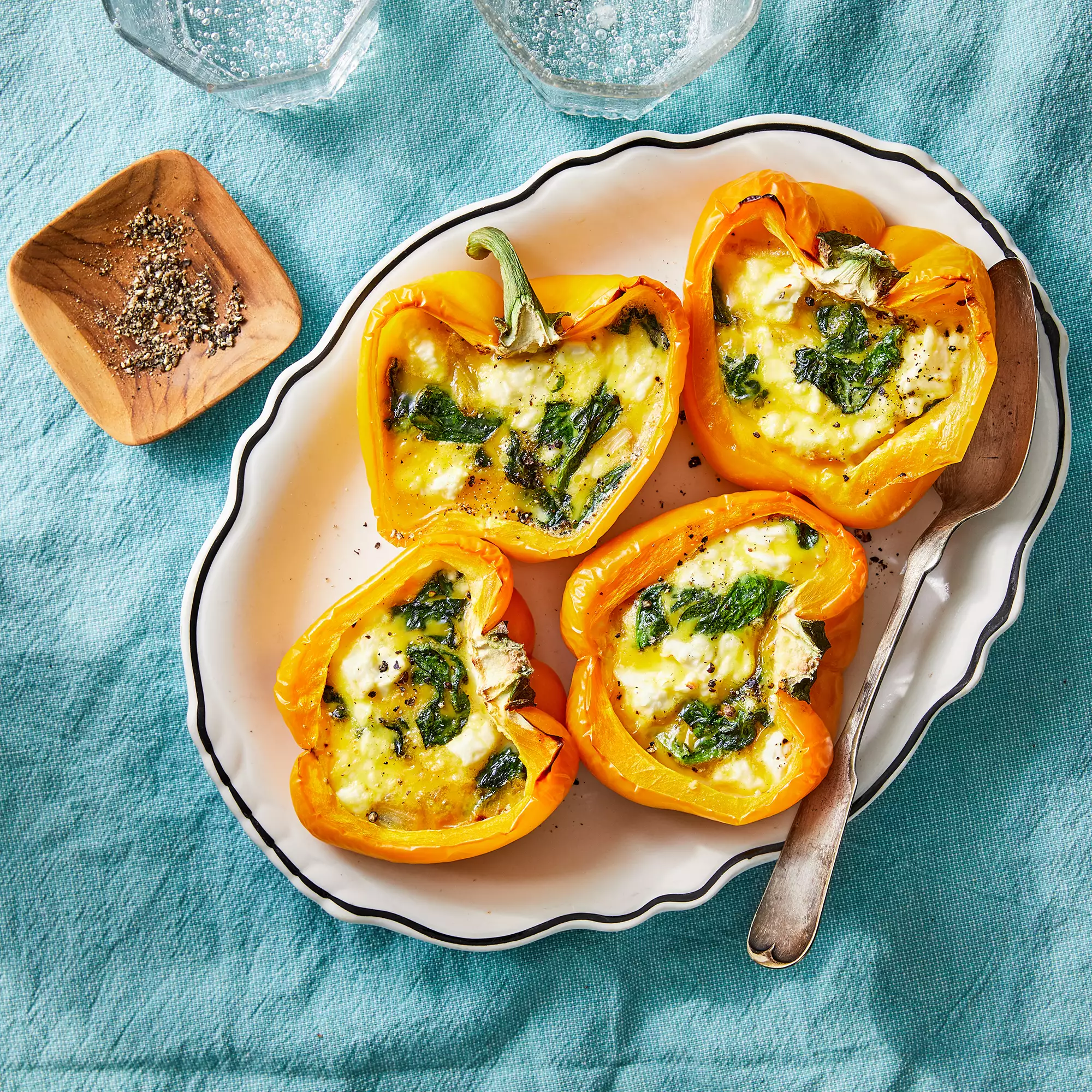 Los pimientos amarillos rellenos con queso feta que quitan el sentido