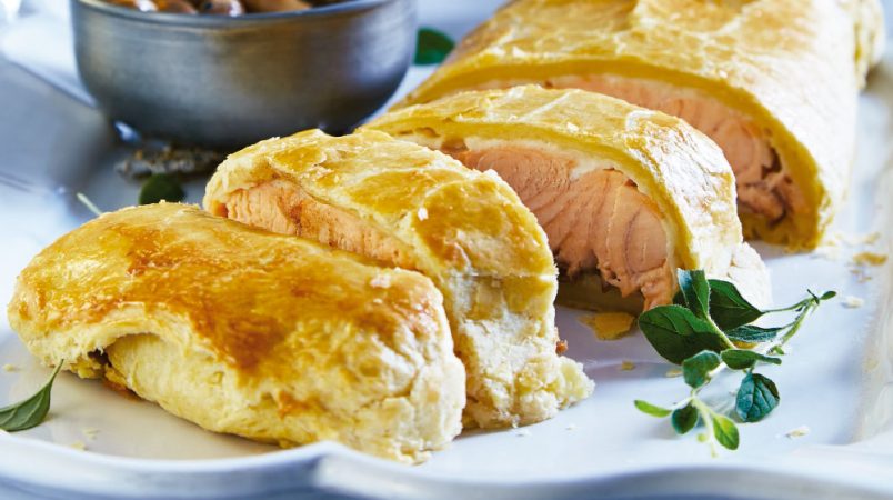 Salmón en hojaldre, un plato sencillo perfecto para ocasiones especiales 19 Merca2.es porciones Merca2.es