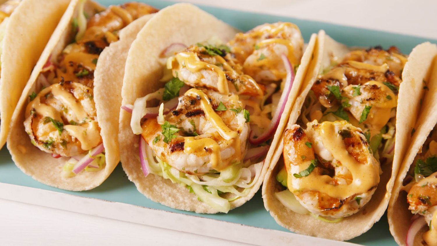 Tacos de langostinos, un tentempié sencillo con un sabor gourmet
