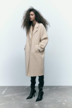 Zara: el abrigo con un 37% de descuento que parece de marca 6 Merca2.es zara 3 Merca2.es