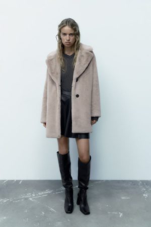 Zara: el abrigo con un 37% de descuento que parece de marca 11 Merca2.es zara 8 Merca2.es