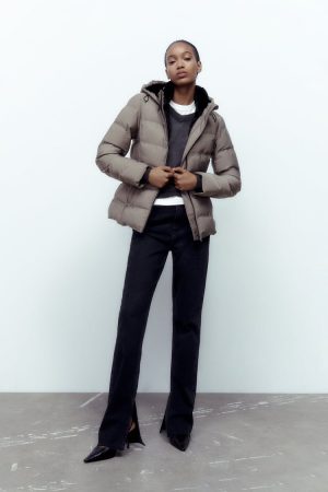 Zara: el abrigo con un 37% de descuento que parece de marca 12 Merca2.es zara 9 Merca2.es