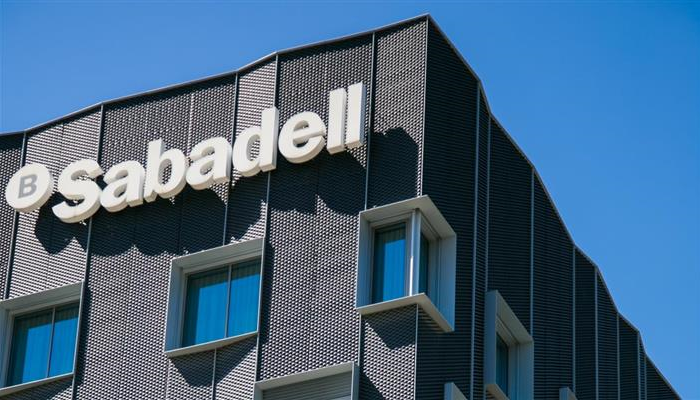 La banca de inversión apuesta por Banco Sabadell por unanimidad con rumores de fusión en el horizonte