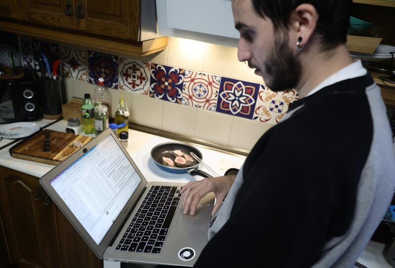 Los españoles mejoran su valoración sobre el teletrabajo y querrían trabajar a distancia 3,8 días a la semana