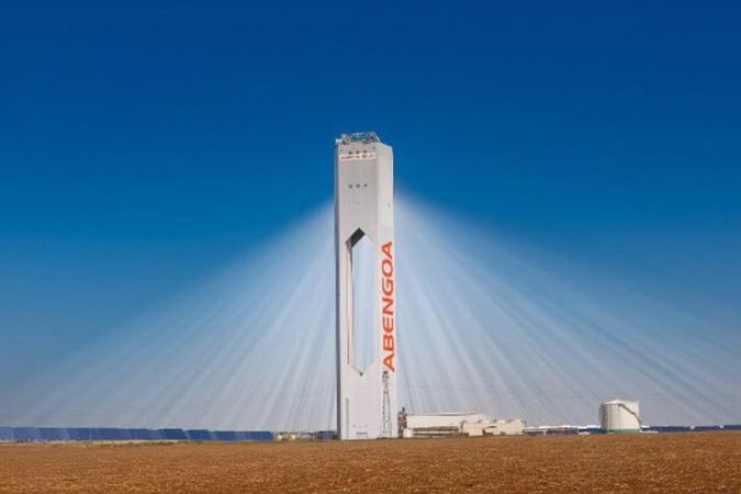 El juez decide ahora sobre Abengoa