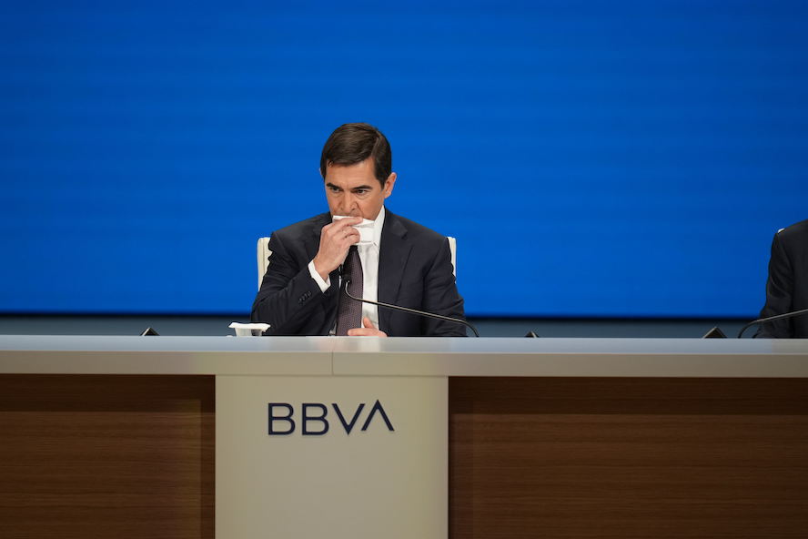 La confianza ciega de BBVA en Turquía agranda su hoyo bursátil