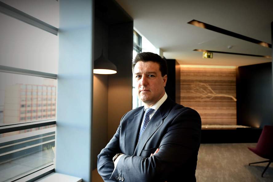 Las opciones de Clemente para esquivar a Banco Santander