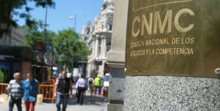 La CNMC abre una nueva guerra con las comercializadoras por aprovecharse de sus clientes