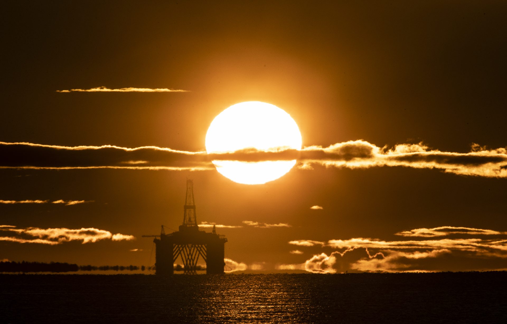 Rusia eleva un 50% sus ingresos petroleros en lo que va de año, a pesar de las sanciones