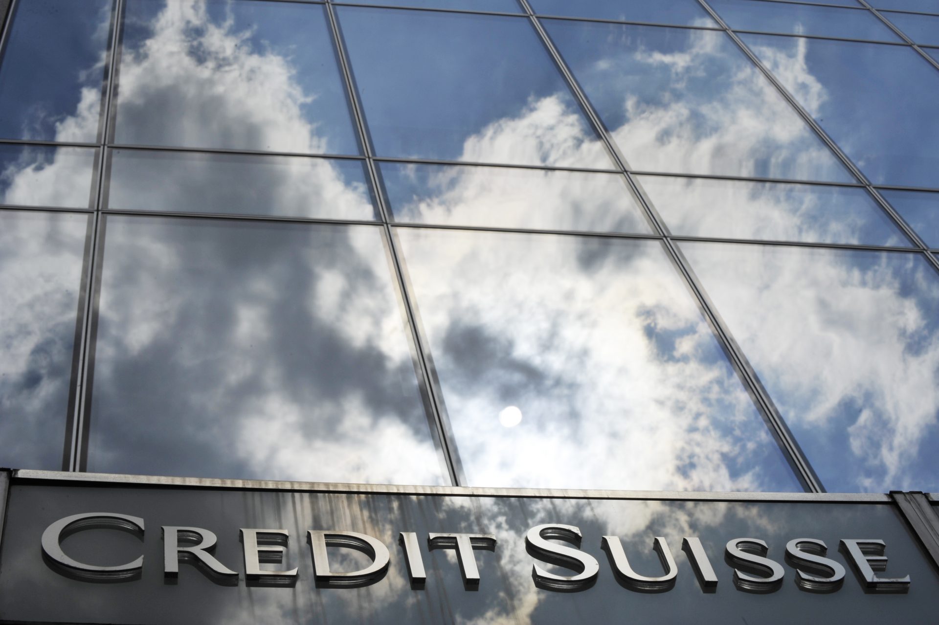 Credit Suisse despierta el fantasma de los derivados: «Esto es sólo la punta del iceberg»