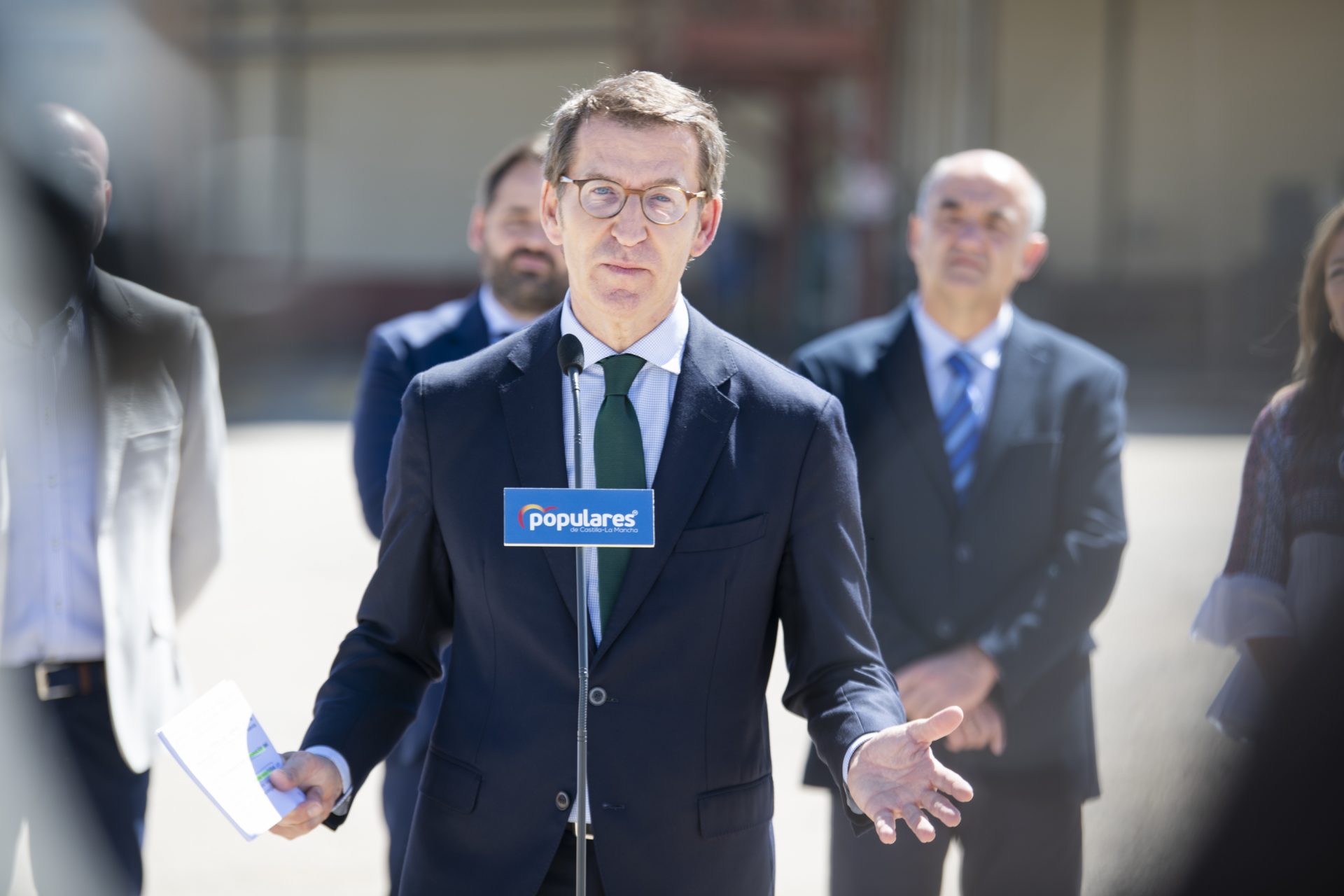 ¿Cuánto puede ganar Feijóo con sus inversiones en Inditex y Telefónica?