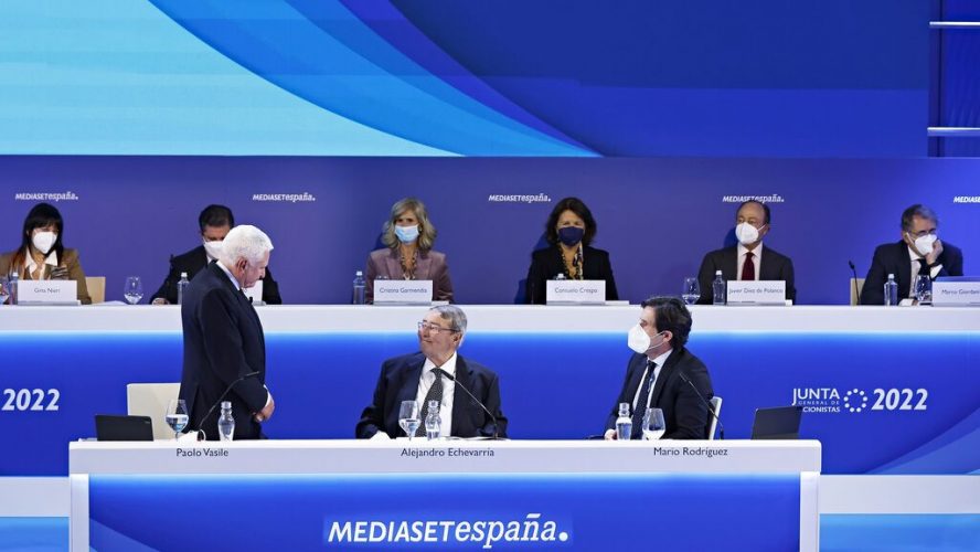 Los motivos por los que no acudir a la OPA de Berlusconi sobre Mediaset