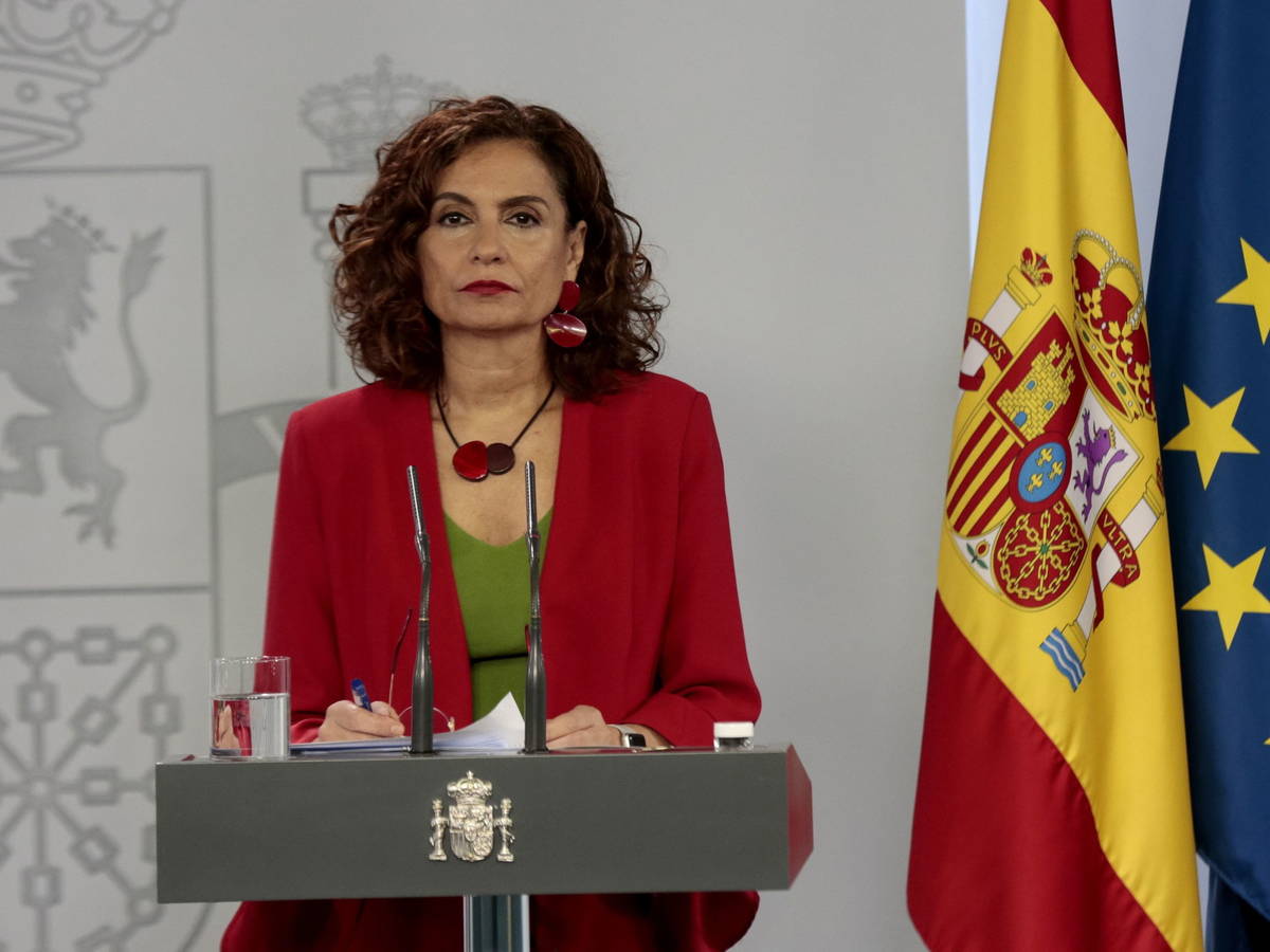 María Jesús Montero (Su Ministerio aprobó la bajada al 10% sobre el impuesto de la luz)