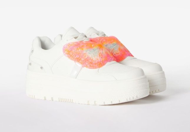 Zapatillas plataforma con detalle mariposa