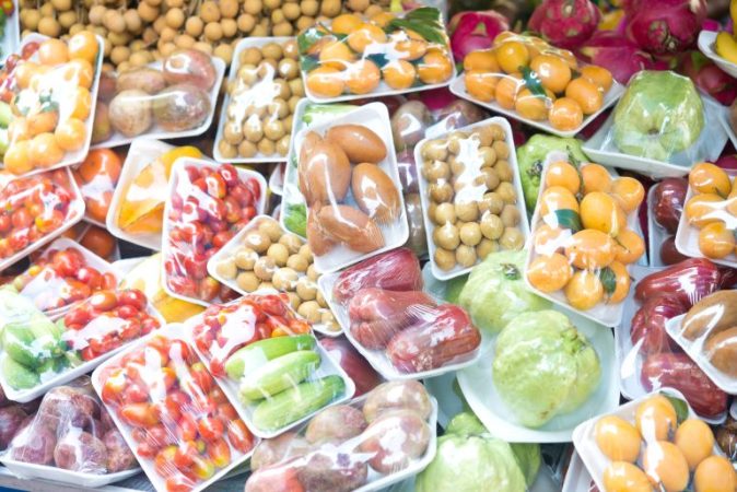 El 'impuesto al plástico' condena a los consumidores de supermercados como Lidl a pagar más por los productos 1 Merca2.es impuesto al plástico