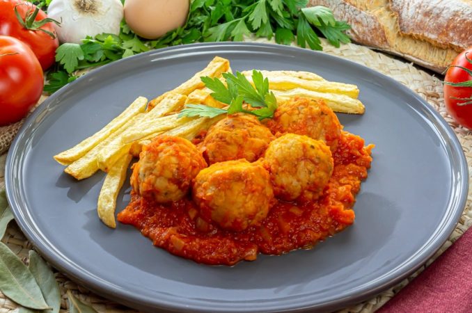 La receta de albóndigas de pollo para vibrar en menos de 30 minutos 38 Merca2.es albondigas de pollo con salsa de tomate Merca2.es