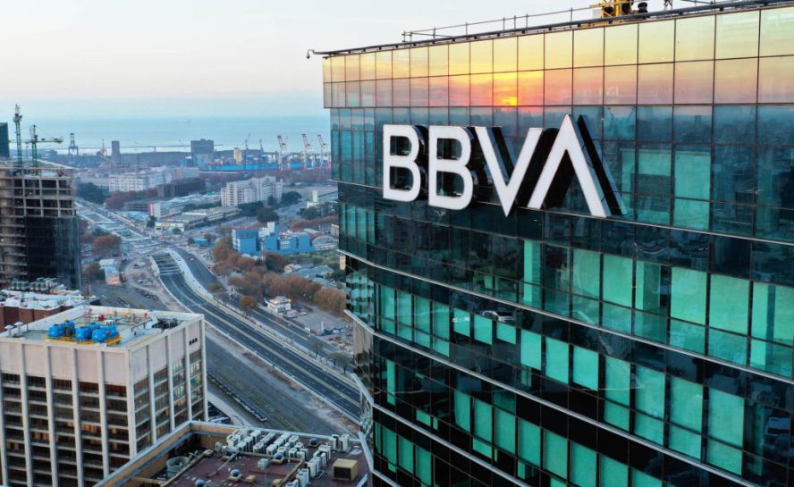 BBVA se la juega al cierre semanal entre canales y medias móviles
