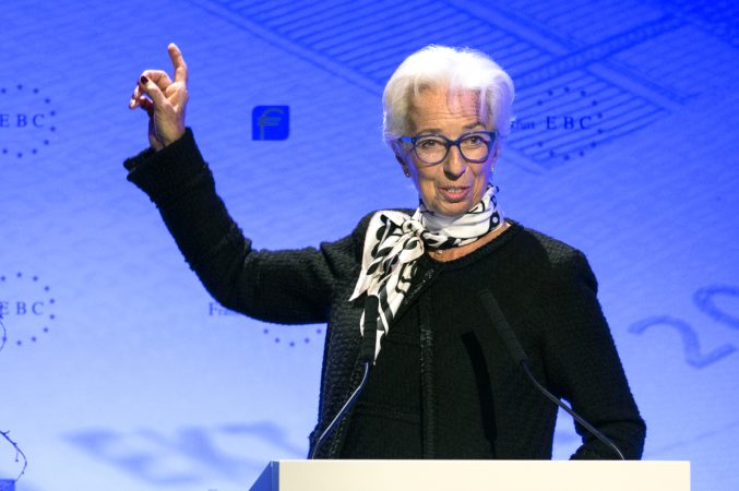 Christine Lagarde, presidenta del BCE, trata de controlar la inflación con una recesión