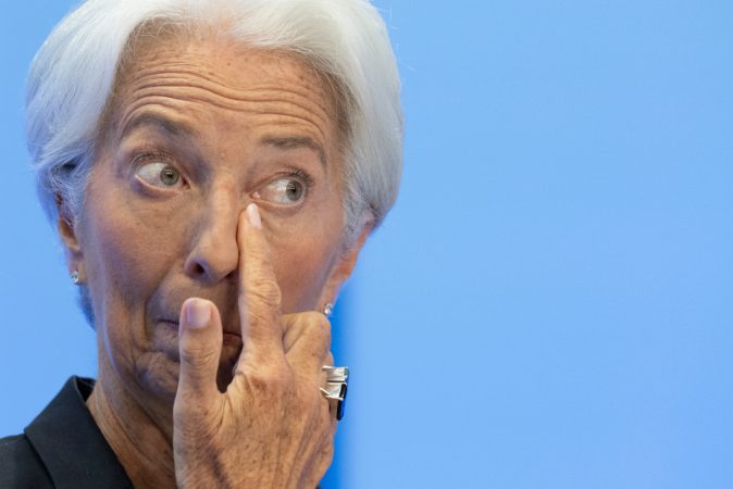 Christine Lagarde, presidenta del BCE, trata de controlar la inflación con una recesión