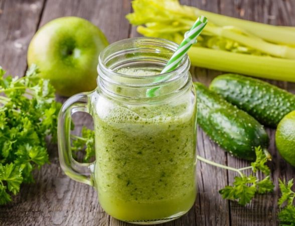Información nutricional en 100 g de perejil crudo
