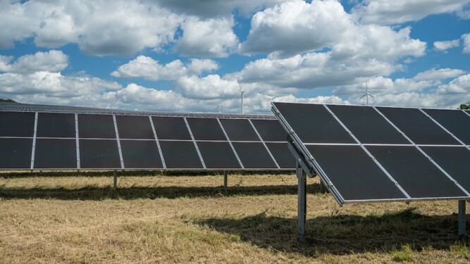 La Unión Española Fotovoltaica solicita en el Parlamento vasco la eliminación de la licencia de obra al autoconsumo