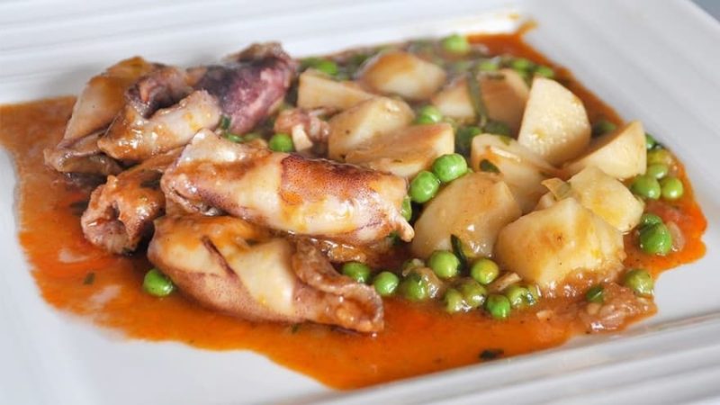 Cómo preparar un guiso sencillo de chipirones con patatas