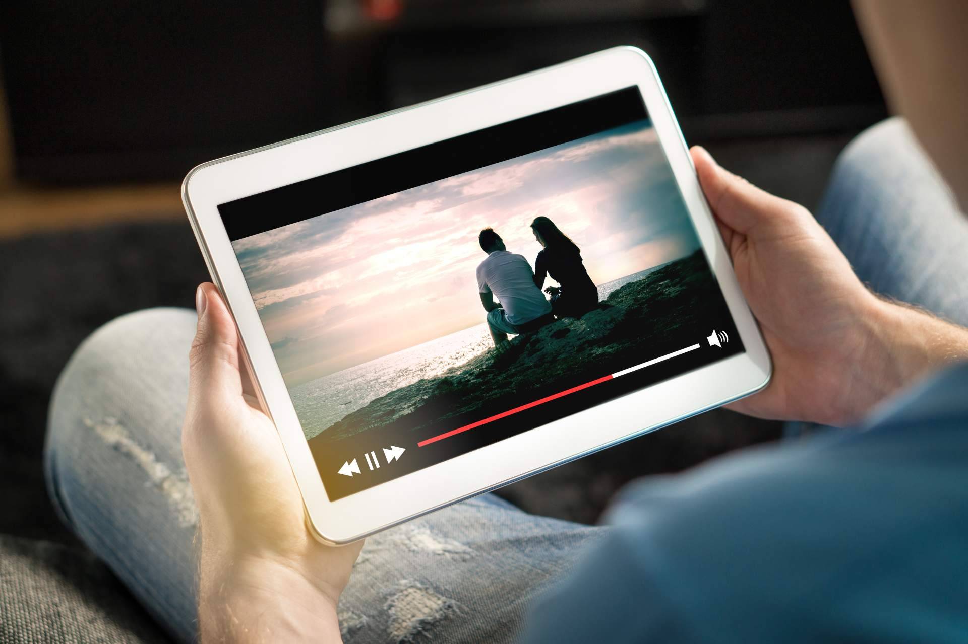 Aplicaciones para ver series y televisión en vivo gratis, con Adescargar.online