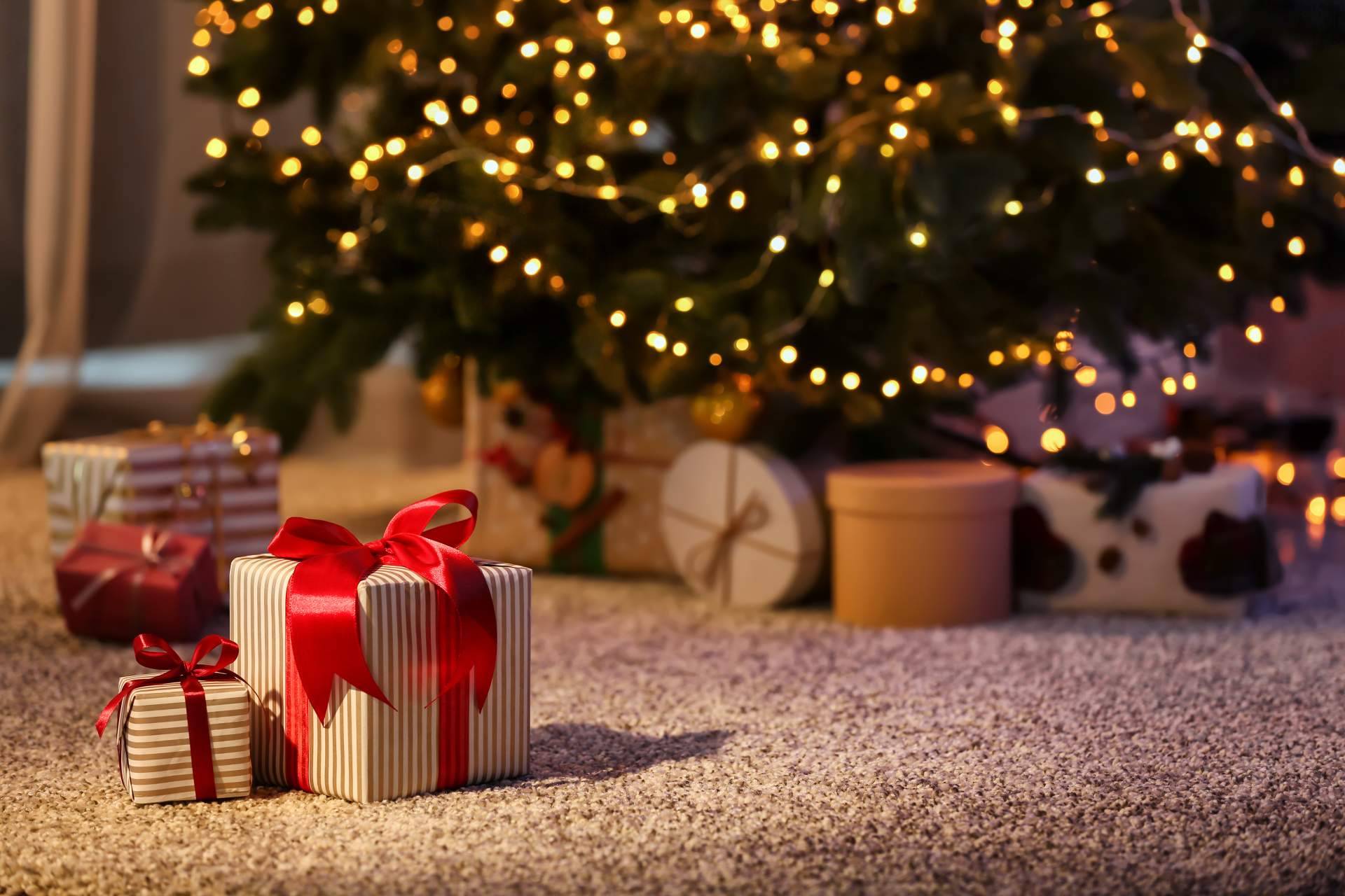 Esta Navidad, Adresles facilita el envío de maletas y regalos por correo