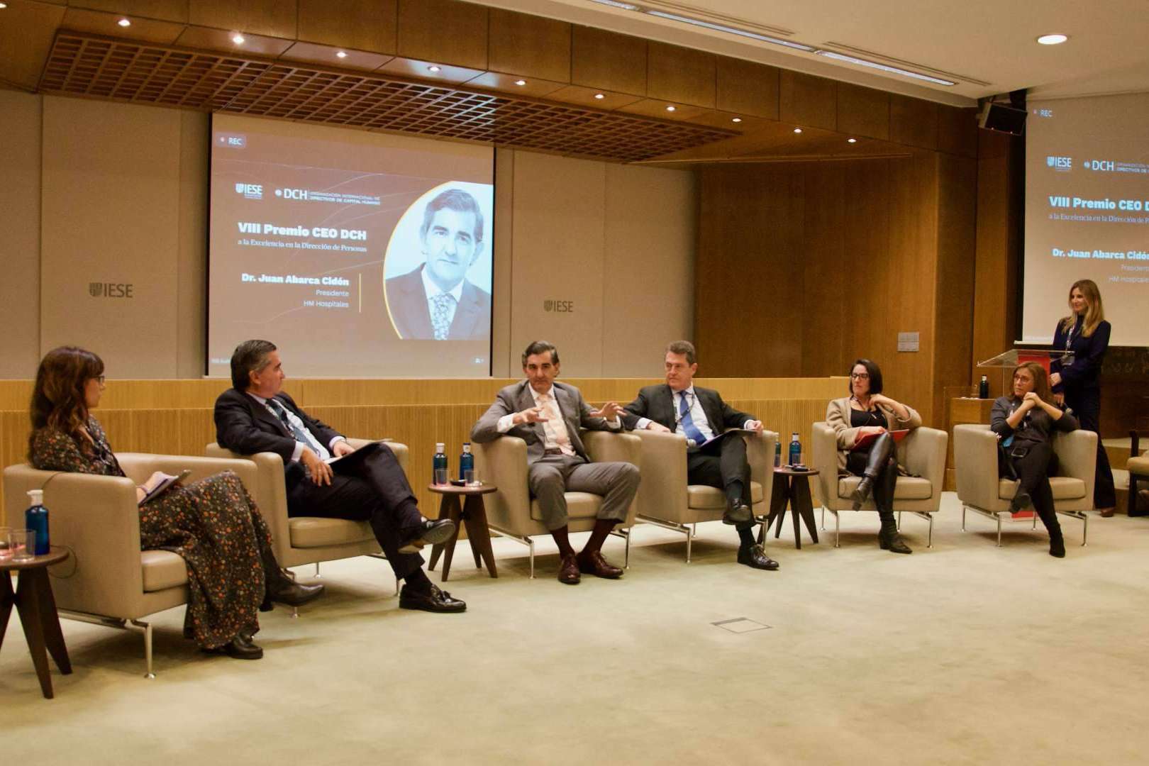 DCH e IESE organizan el Diálogo entre CEOs y Directivos de Capital Humano, que premia en su octava edición al Dr. Juan Abarca, Presidente de HM Hospitales