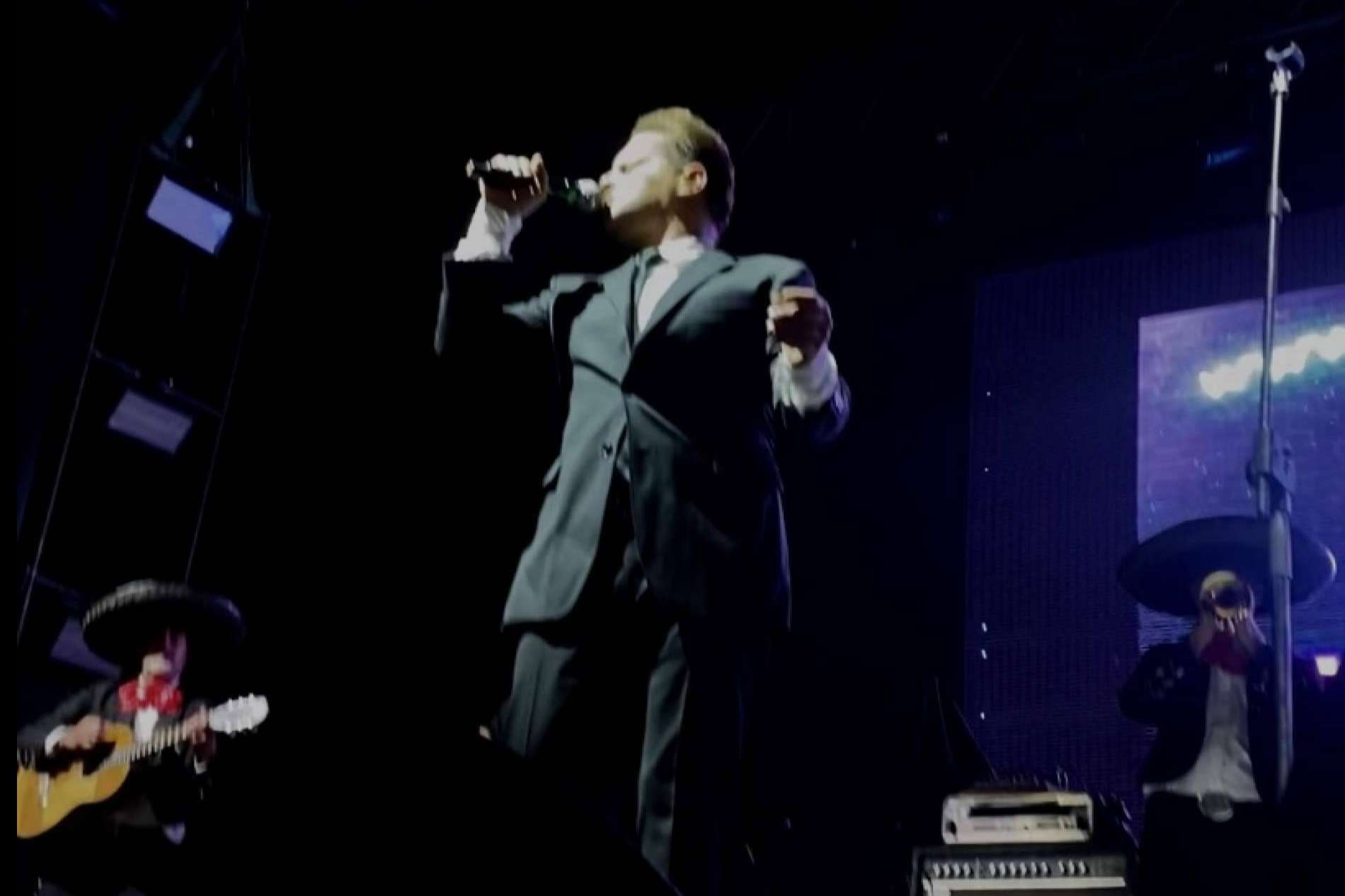 Show para fiestas con el imitador Luis Miguel
