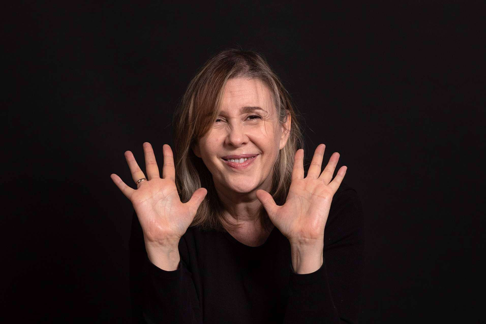 Pilar Rodríguez-Castillos habla sobre su novela, ‘Mujeres que caminan sobre fuego’