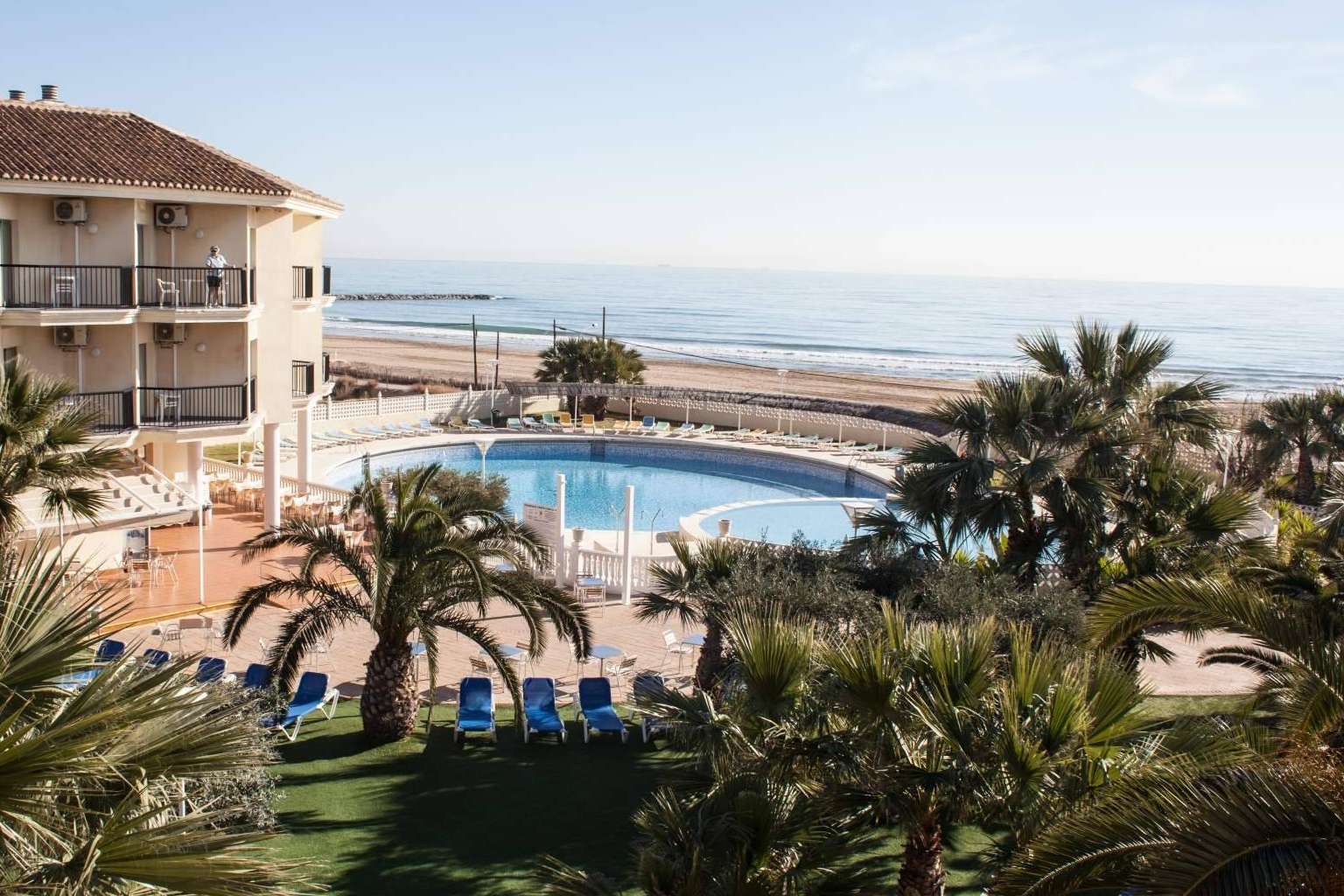 Pasar esta temporada de vacaciones en las playas de Valencia en el alojamiento turístico Valhotel