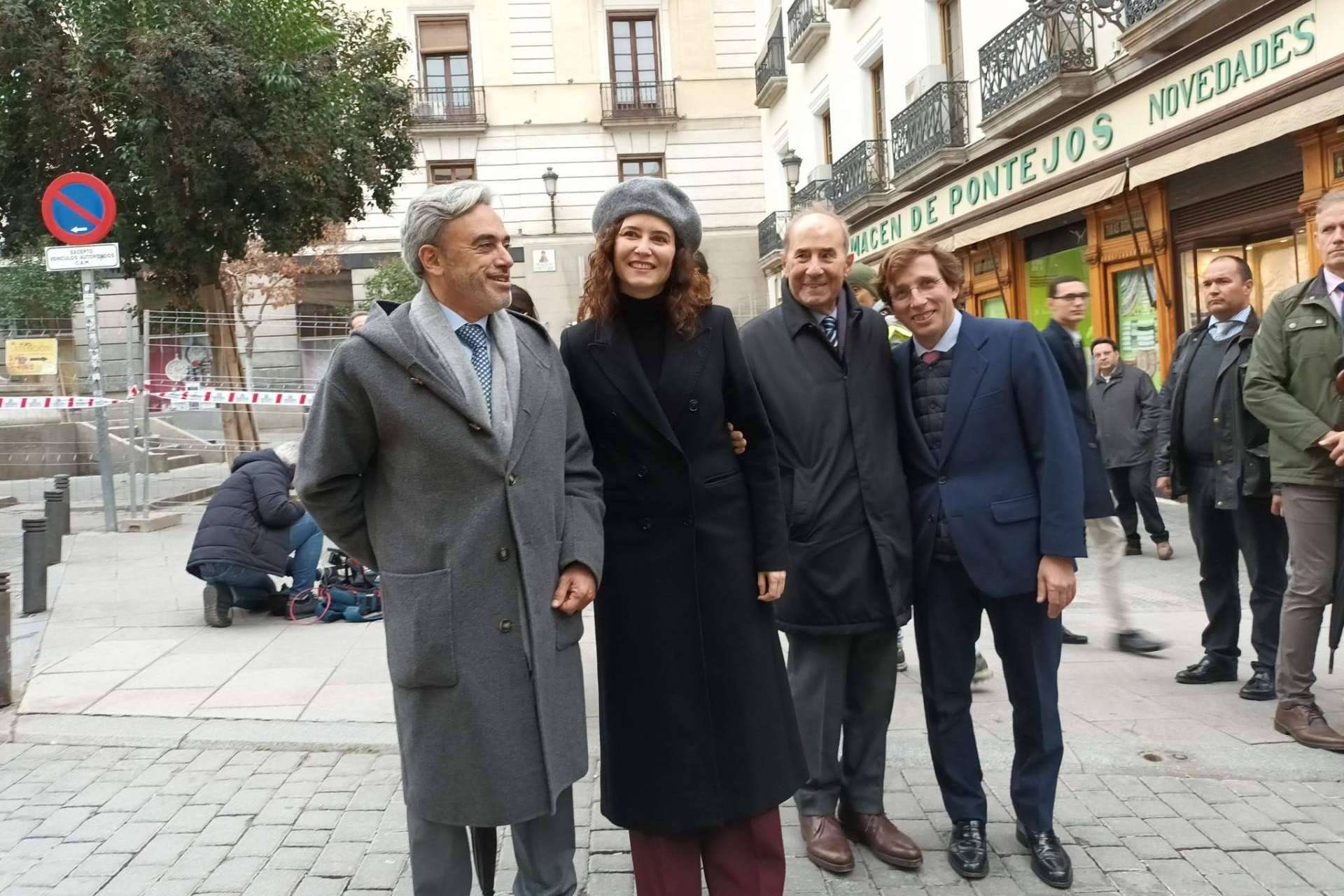 Joaquín Molpeceres visita los trabajos de la Plaza del Sol liderados por Licuas y grupo Azvi