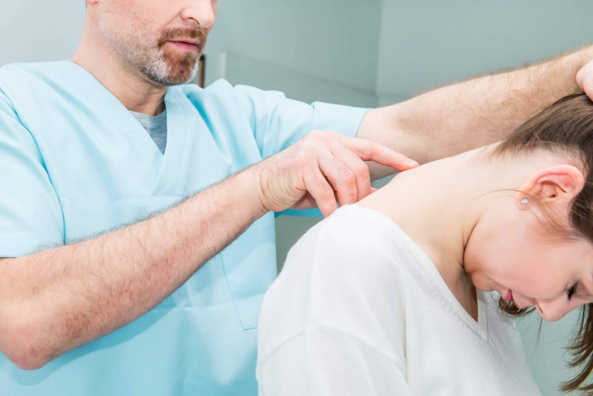 ¿Cómo funciona la rizólisis por radiofrecuencia para tratar el dolor lumbar y cervical?