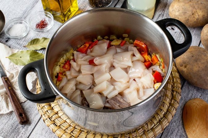 Guiso de legumbres marinero, receta de pochas con langostinos y sepia 85 Merca2.es ¡Seguro que ya estarás deseando probar este guiso!
