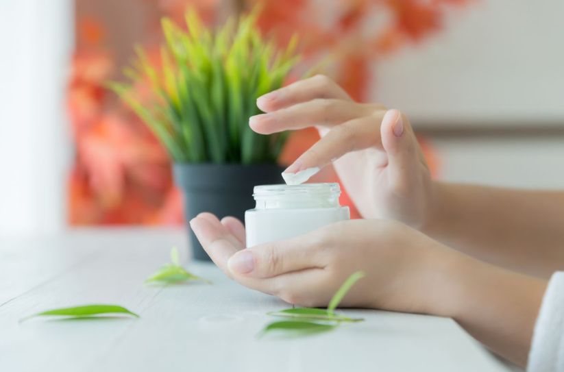 ISDIN lidera las ventas en farmacia de productos de belleza para mujer